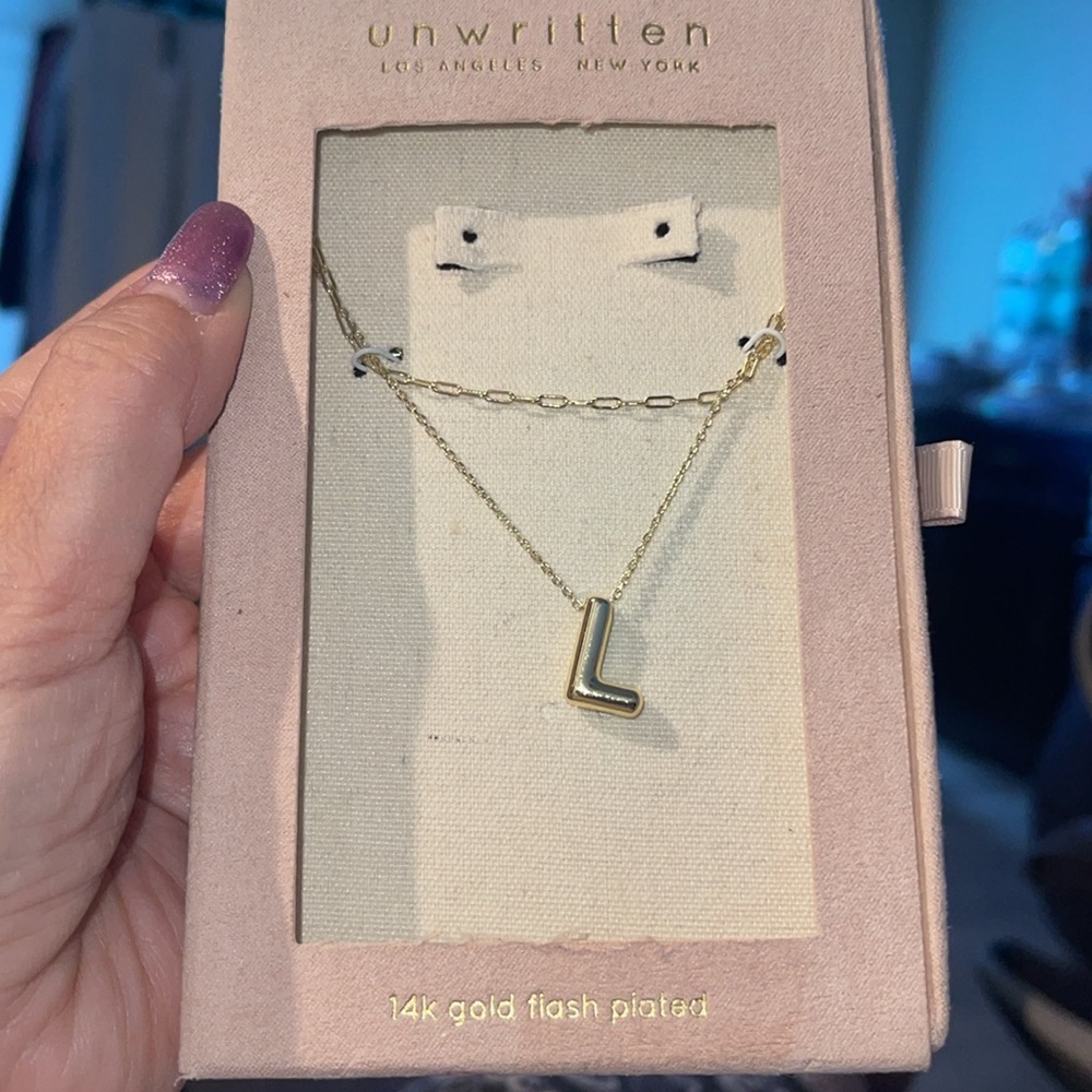 Unwritten
14K Gold Flash-Plated Puff Initial Layered Necklace (no earrings)